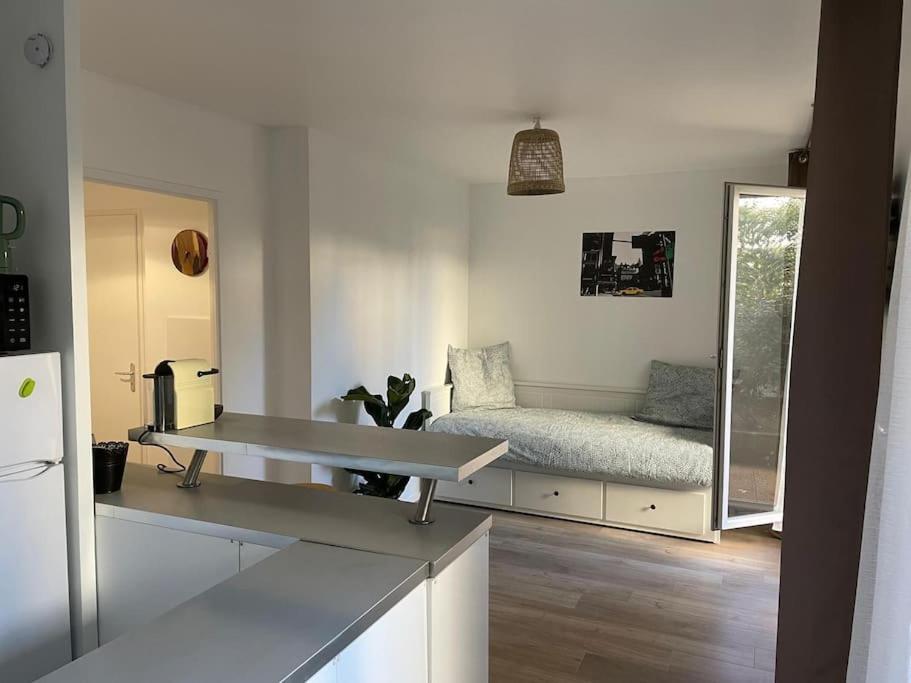 Studio 28 M2 & Jardin Privatif 20 M2 Montigny-le-Bretonneux Exterior photo